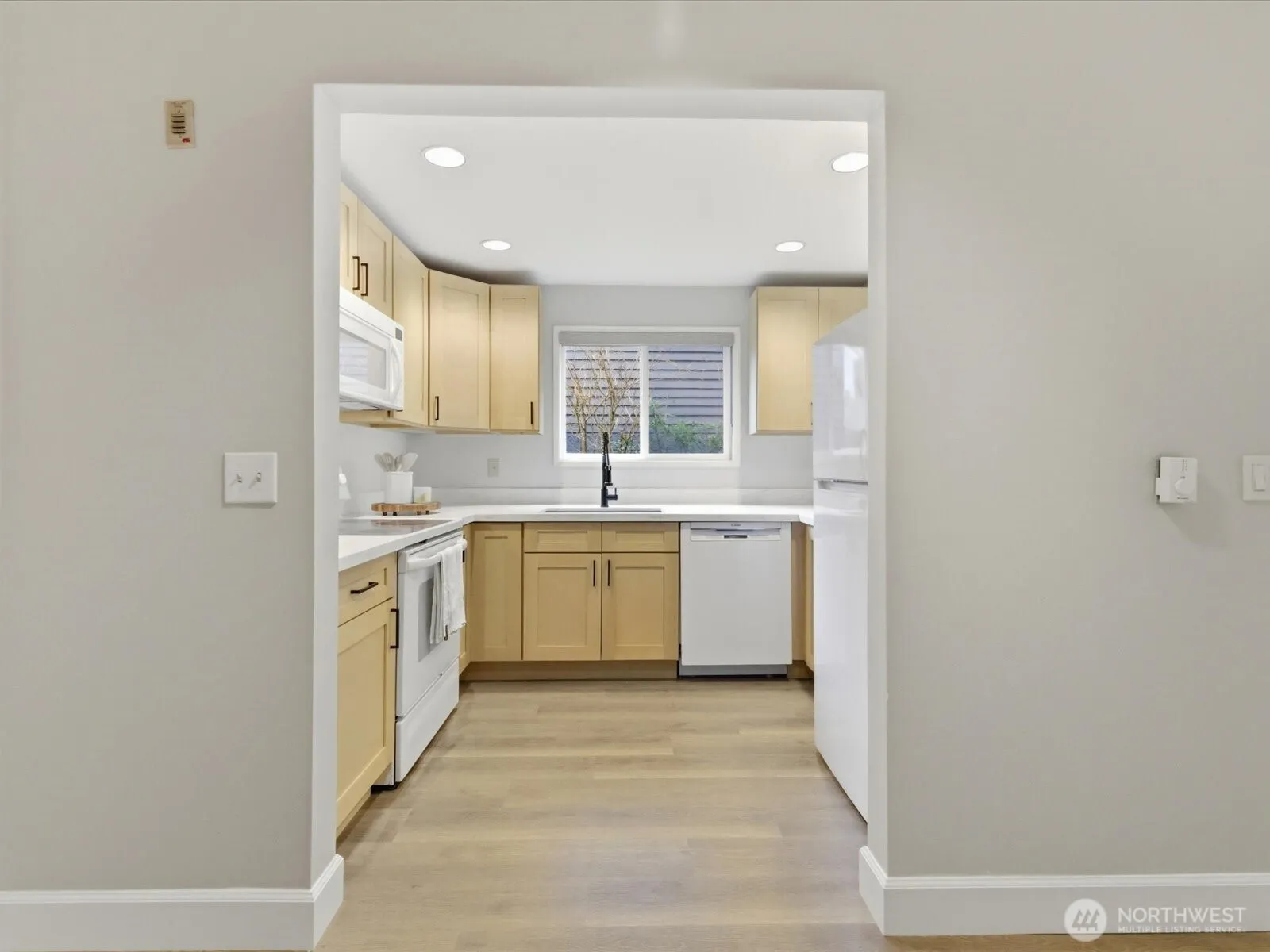Property photo for 1400 Taylor Avenue N #201, Seattle photo 5