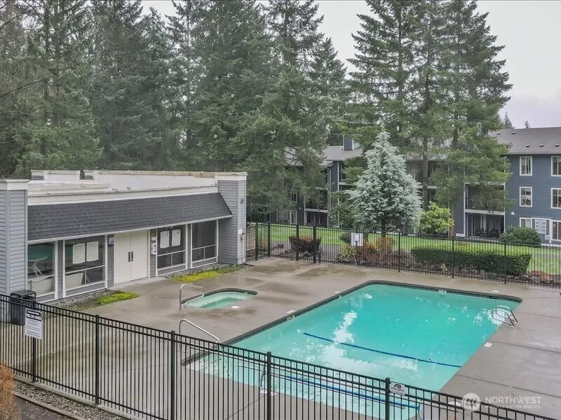 Property photo for 4635 W Lake Sammamish Parkway Se #g305, Issaquah photo 3