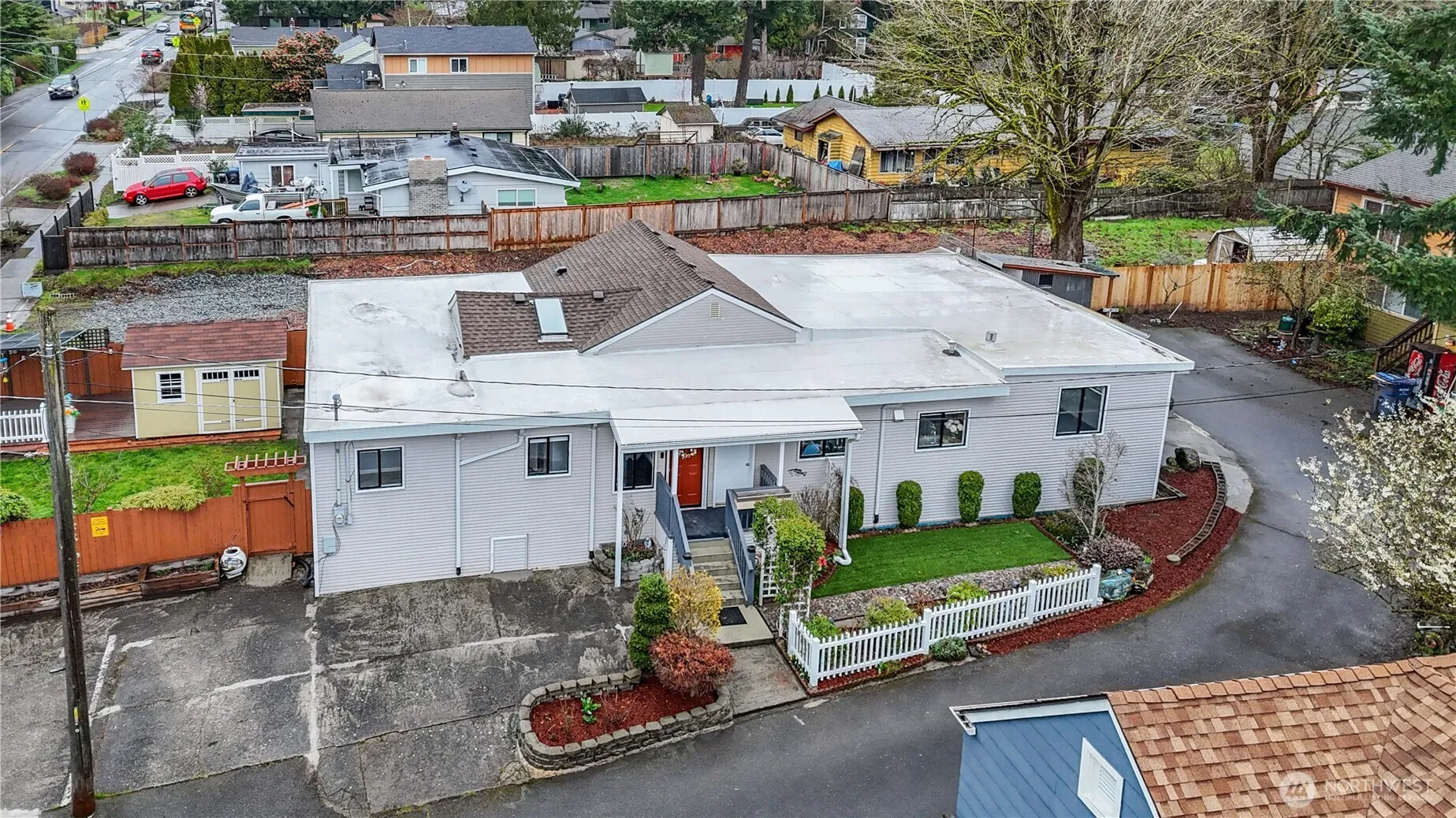 Property photo for 13324 30th Avenue Ne, Seattle photo 3