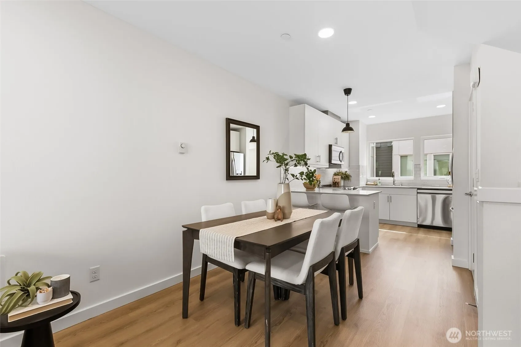 Property photo for 12524 15th Avenue Ne #b, Seattle photo 4