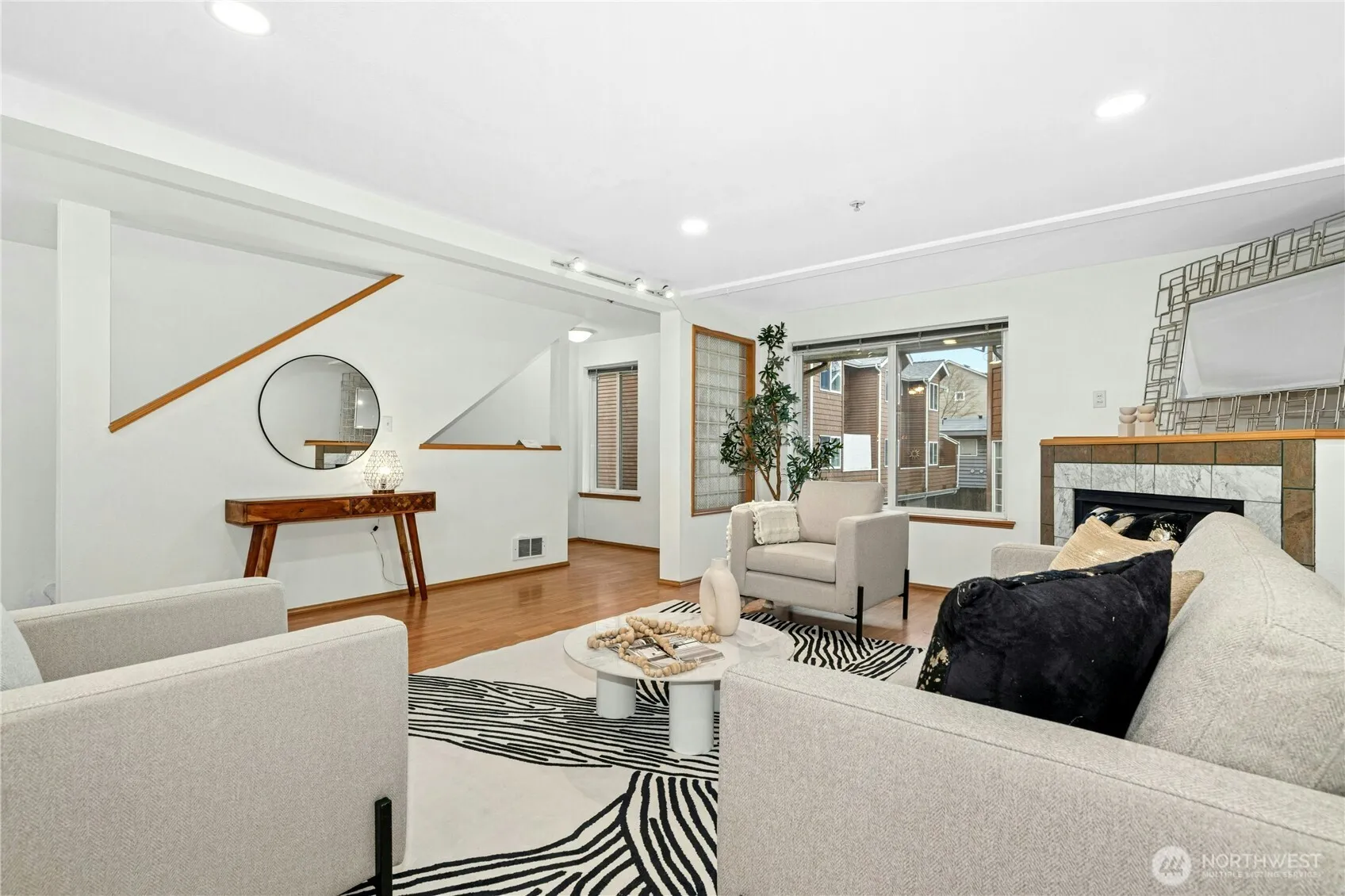 Property photo for 726 N 94th Street #b, Seattle photo 3