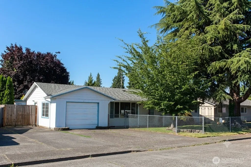 Property photo for 359 Douglas Street, Longview photo 3
