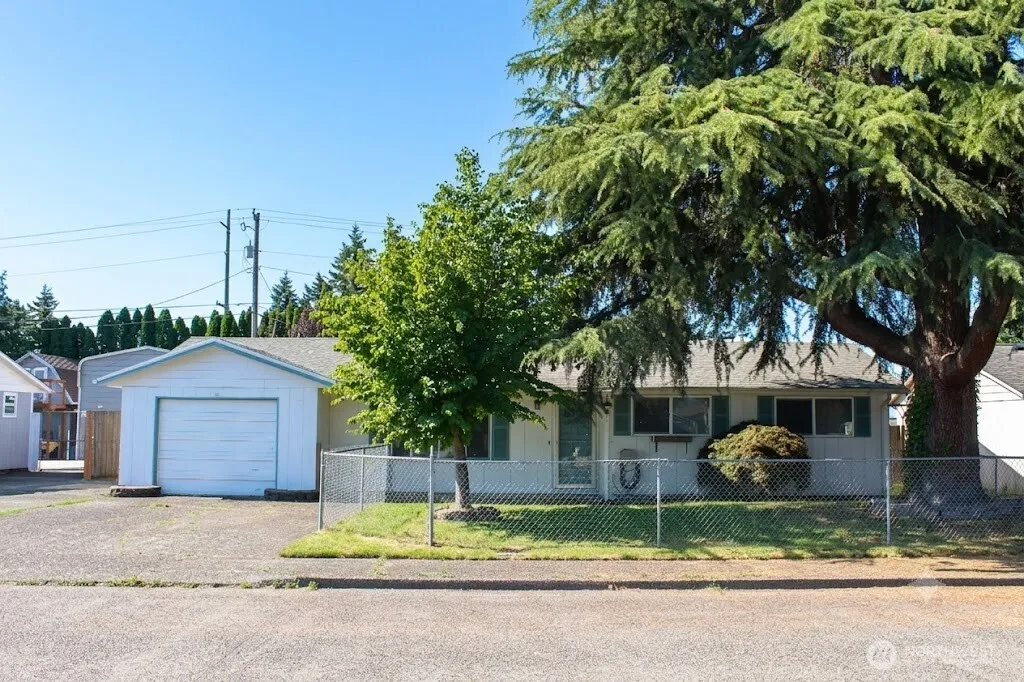Property photo for 359 Douglas Street, Longview photo 2