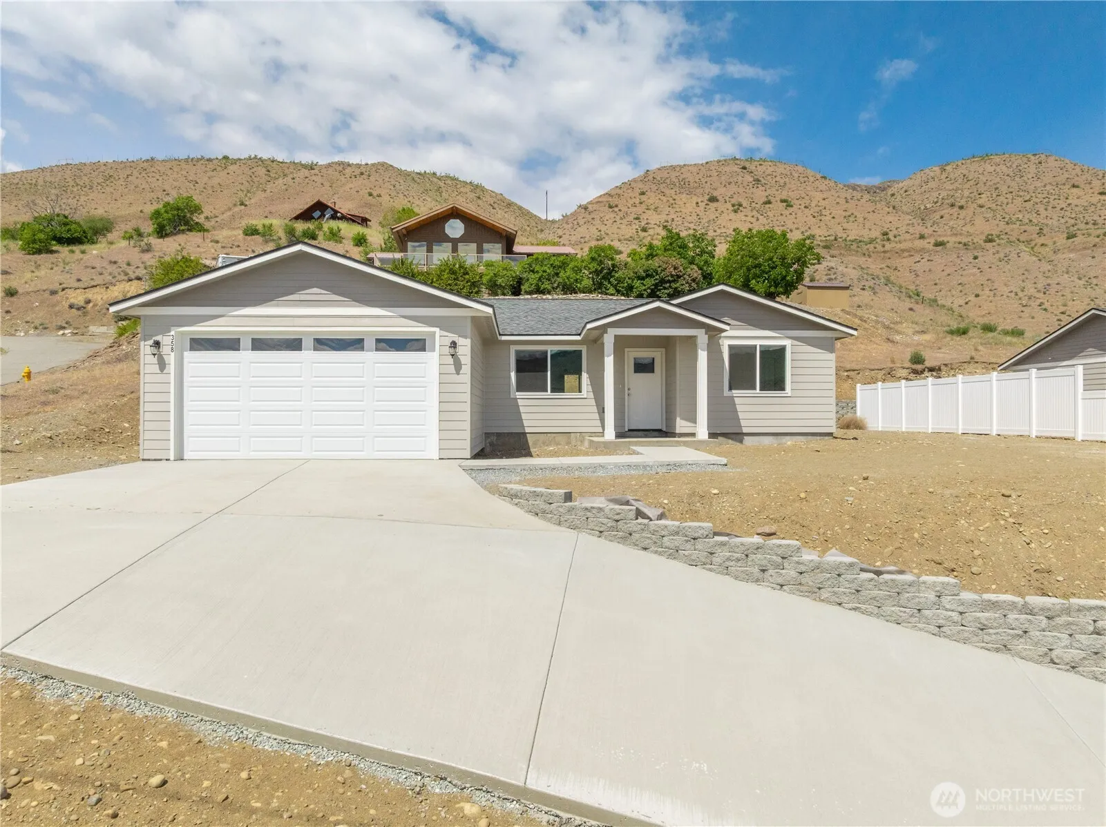Property photo for 358 Ives Street, Pateros photo 2