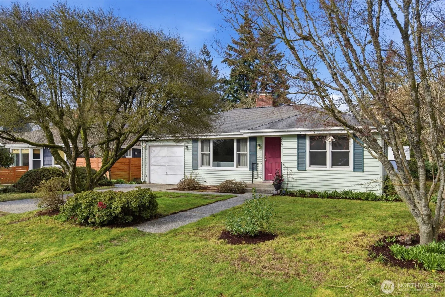 Property photo for 10409 39th Avenue Sw, Seattle photo 2
