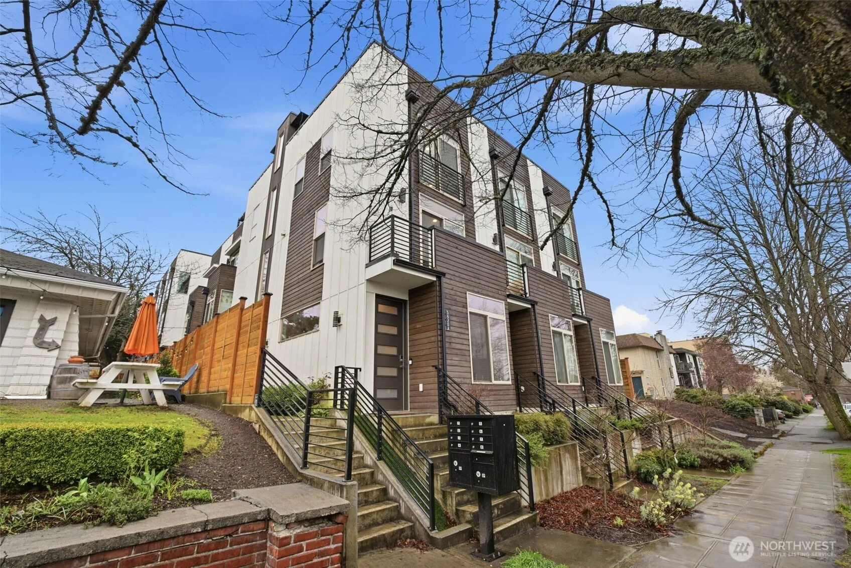 Property photo for 5620 California Avenue Sw #a, Seattle photo 3
