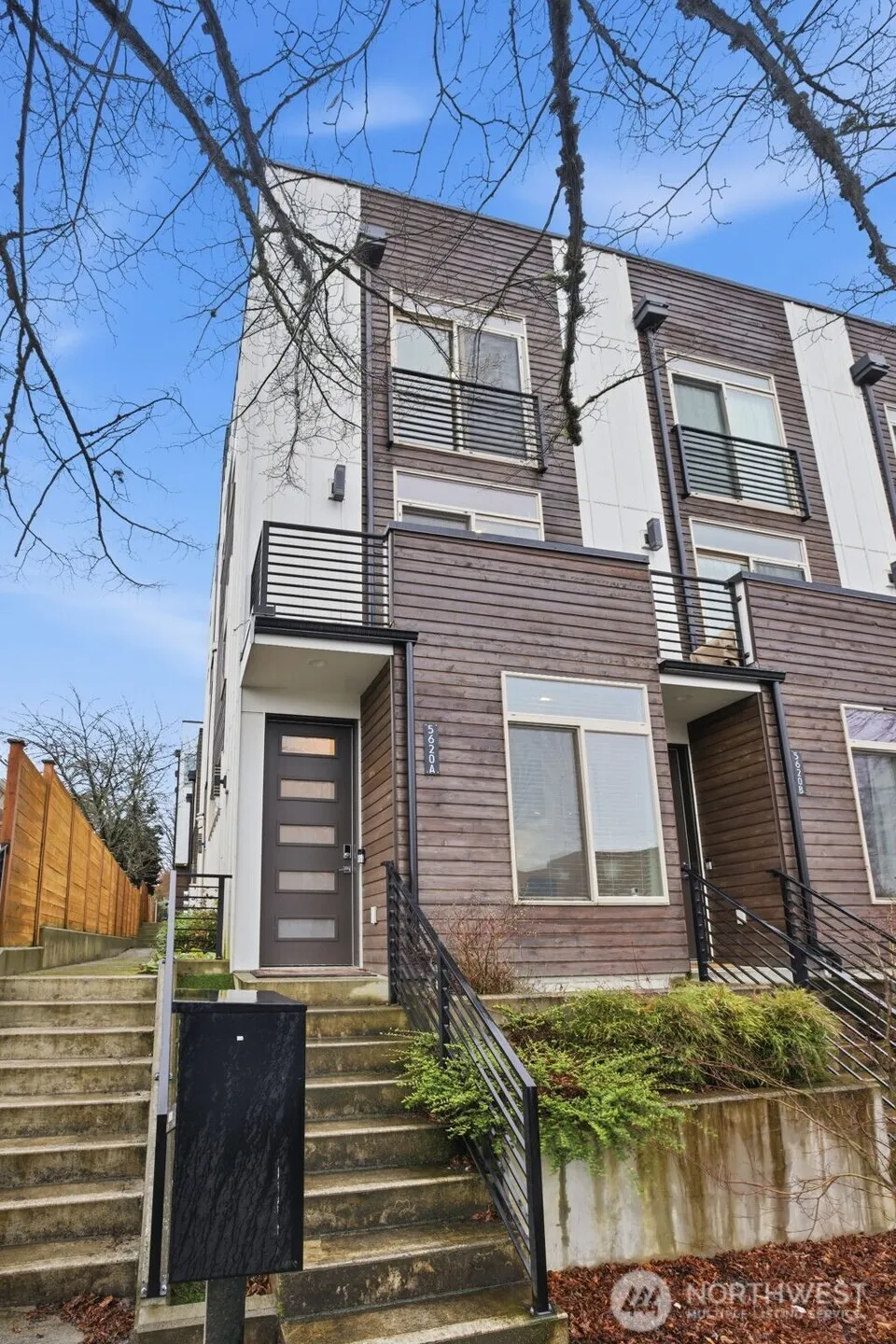 Property photo for 5620 California Avenue Sw #a, Seattle photo 4