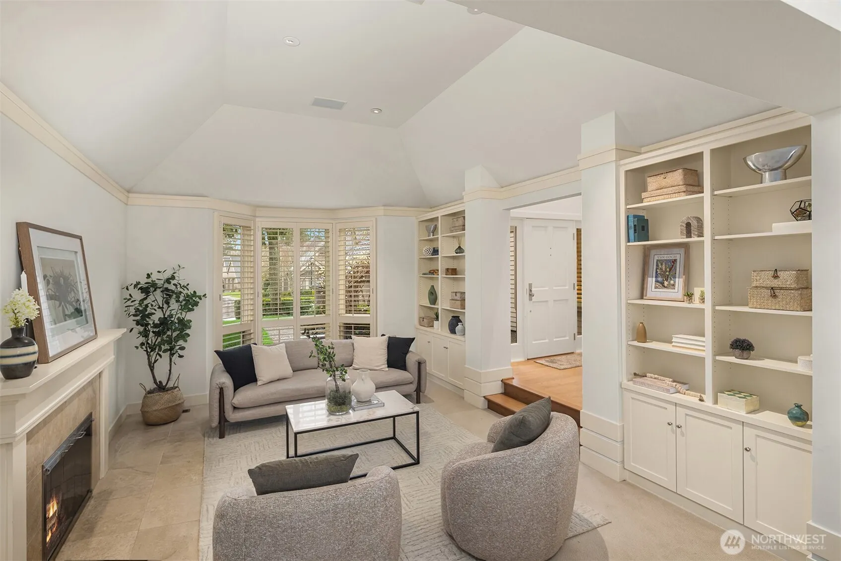 Property photo for 1716 Bellevue Way Ne, Bellevue photo 4