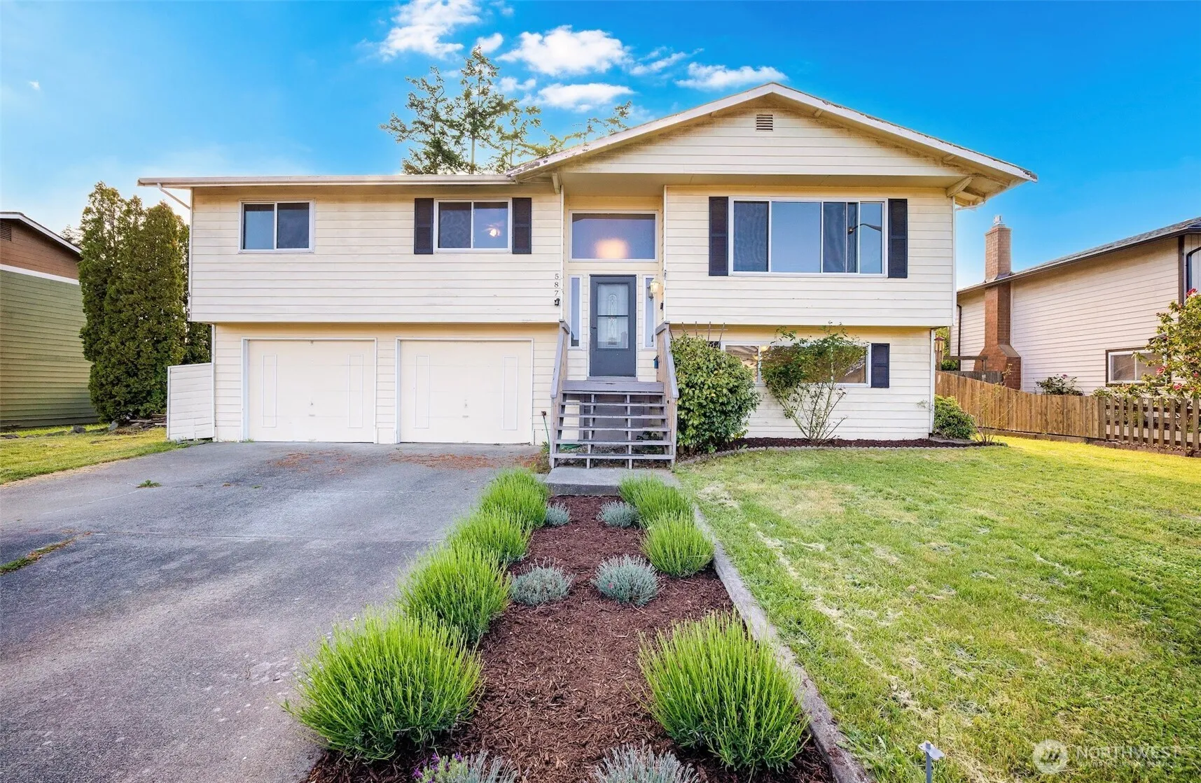 Property photo for 587 Nw Fairhaven Drive, Oak Harbor