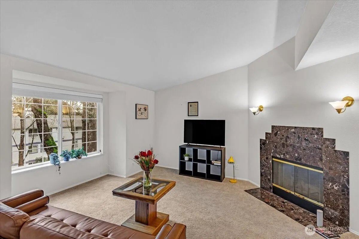 Property photo for 8653 Avondale Rd Ne #d208, Redmond photo 3