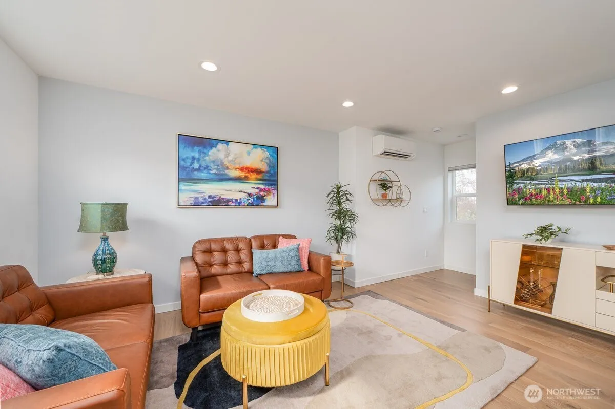 Property photo for 3015 61st Avenue Sw #b, Seattle photo 4
