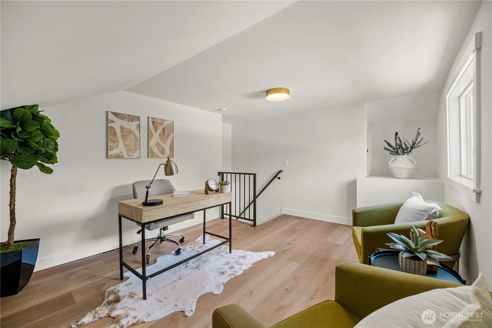 Property photo for 515 Ne 123rd Street, Seattle photo 3