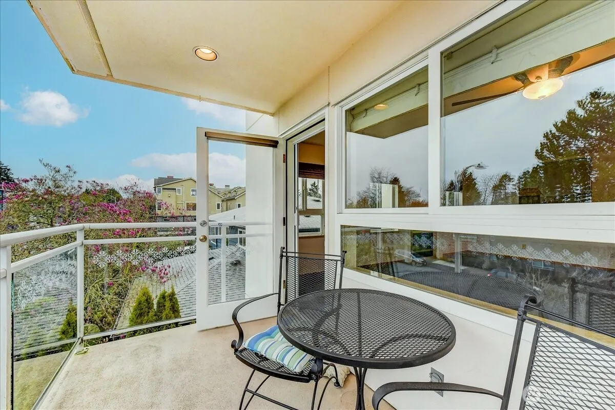 Property photo for 1527 California Avenue Sw #301, Seattle photo 5