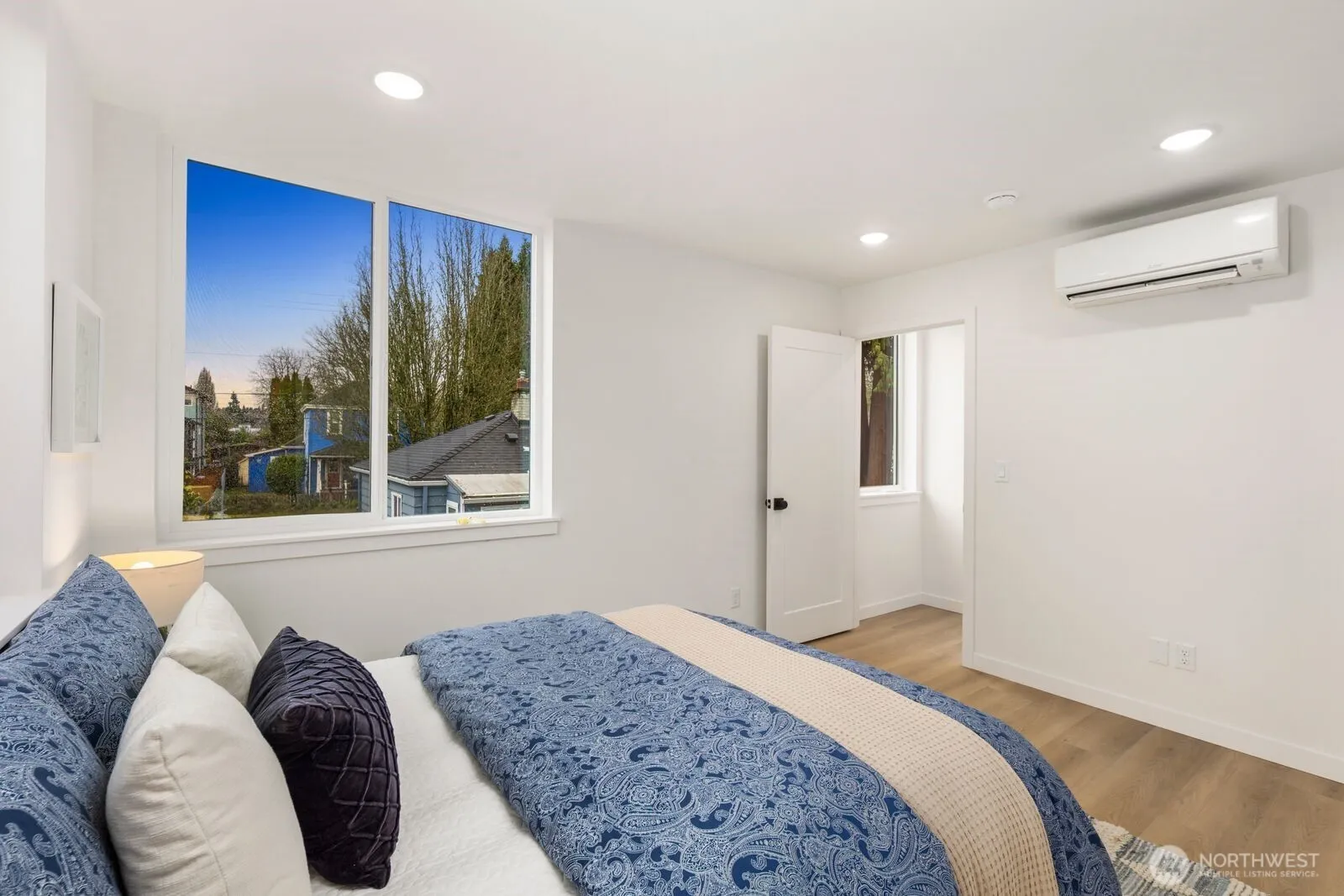 Property photo for 806 B S Rose Street, Seattle photo 4