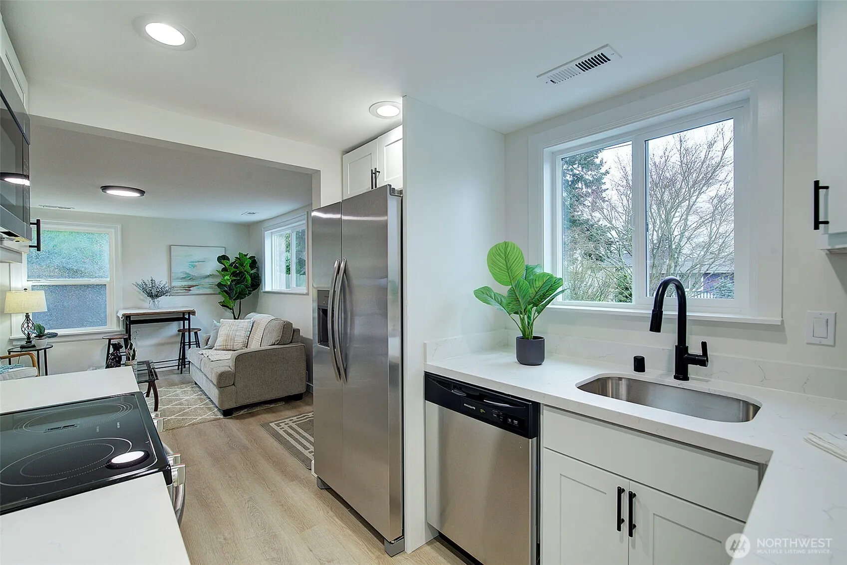 Property photo for 10231 36th Avenue Sw, Seattle photo 4