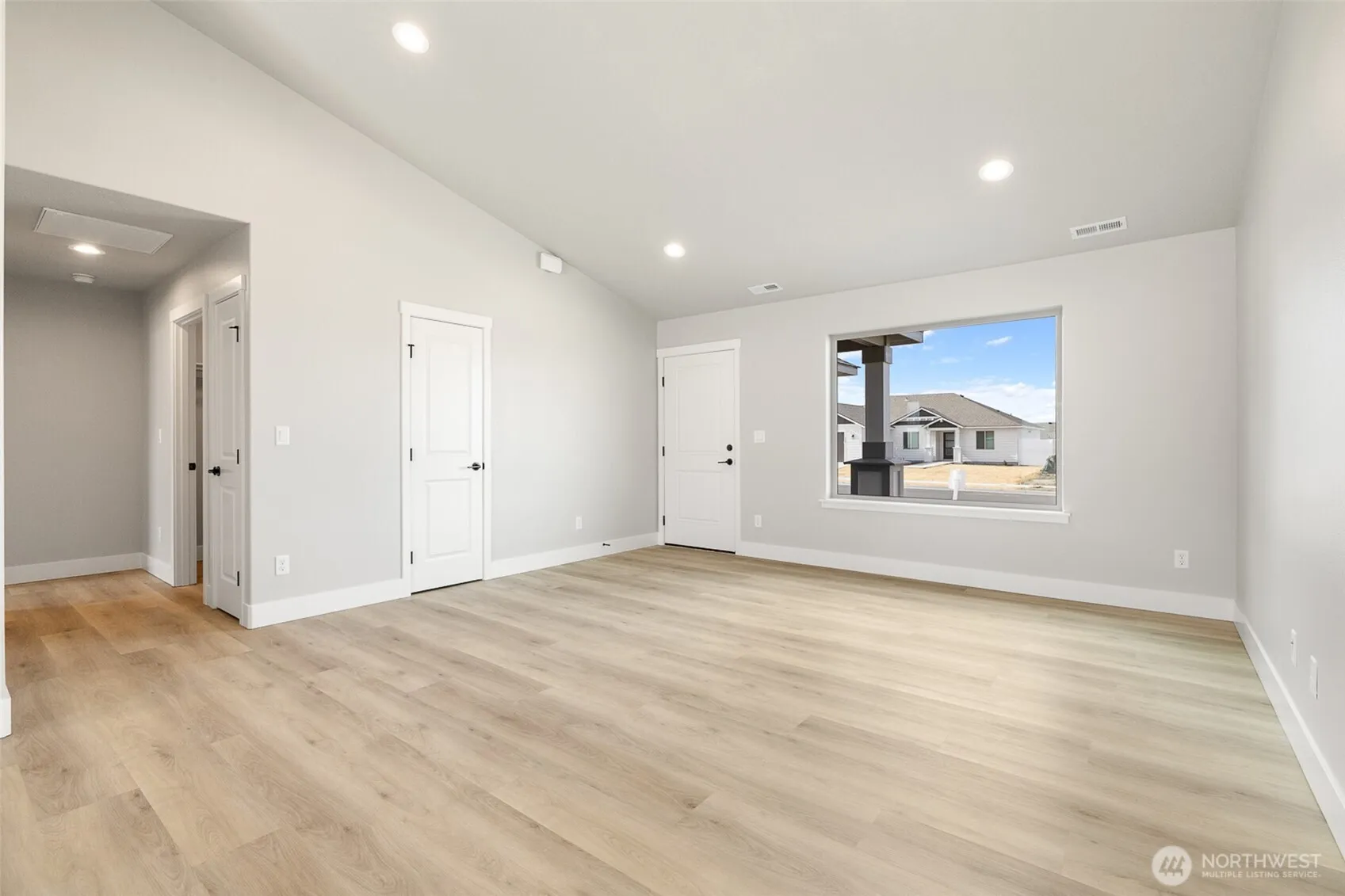 Property photo for 215 Lessor Loop, Moses Lake photo 4