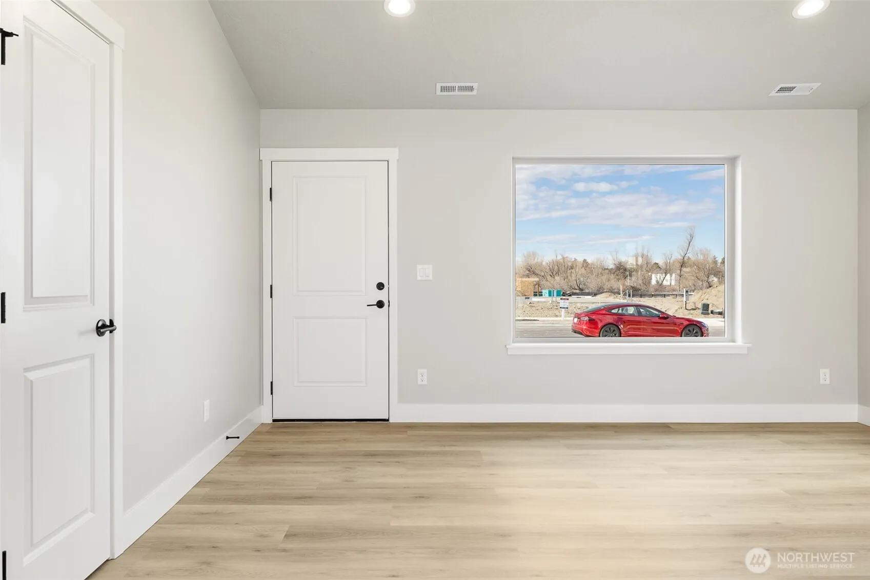 Property photo for 215 Lessor Loop, Moses Lake photo 5
