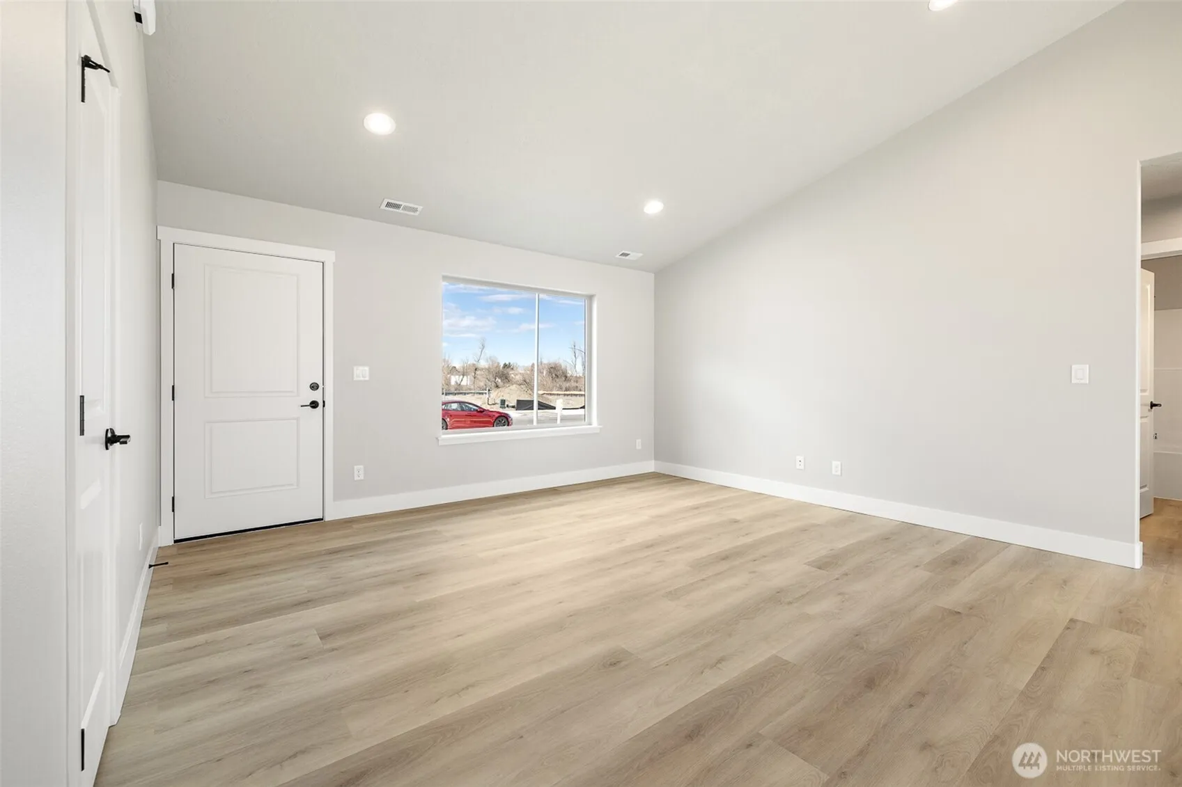 Property photo for 215 Lessor Loop, Moses Lake photo 3