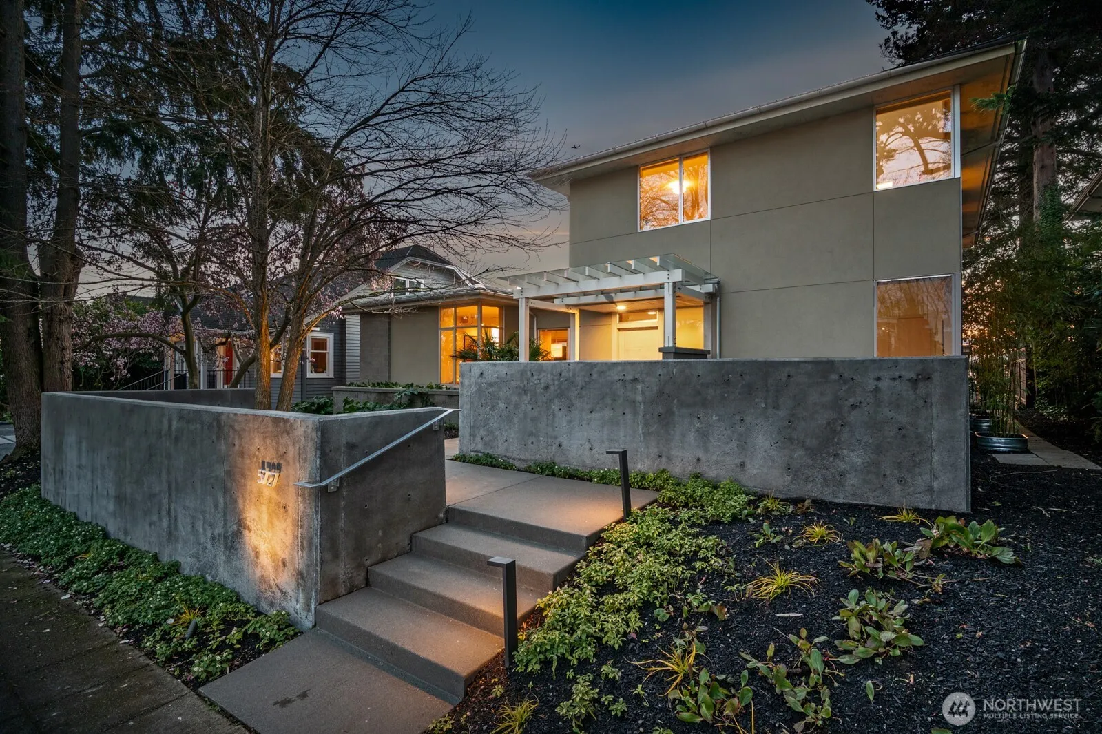 Property photo for 5727 33rd Avenue Ne, Seattle photo 2