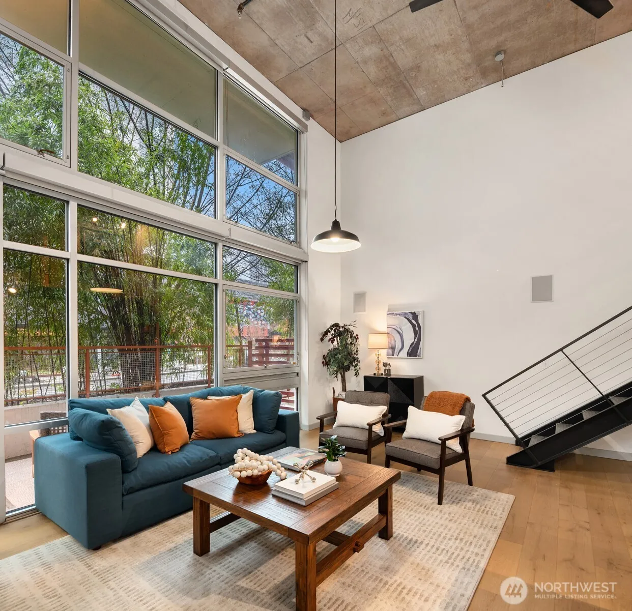 Property photo for 401 9th Avenue N #102, Seattle photo 2