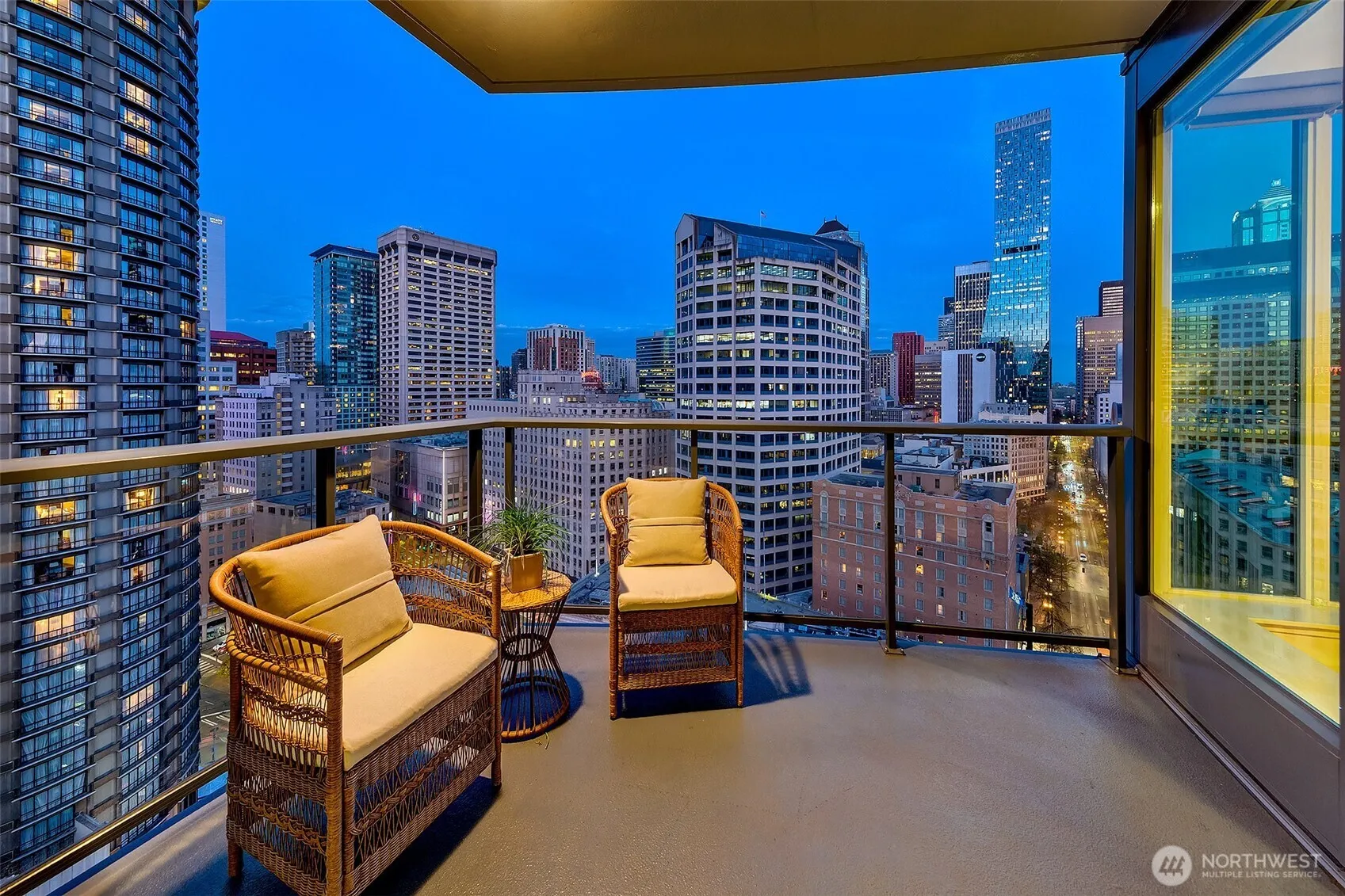 Property photo for 1920 4th Avenue #1807, Seattle