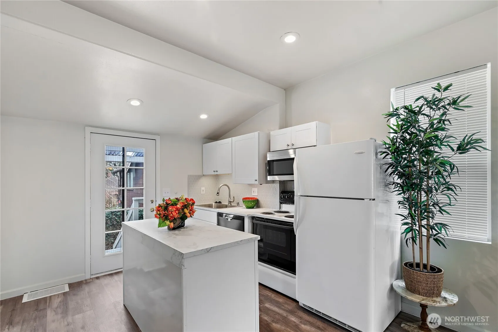 Property photo for 1521 E Spruce Street, Seattle photo 4