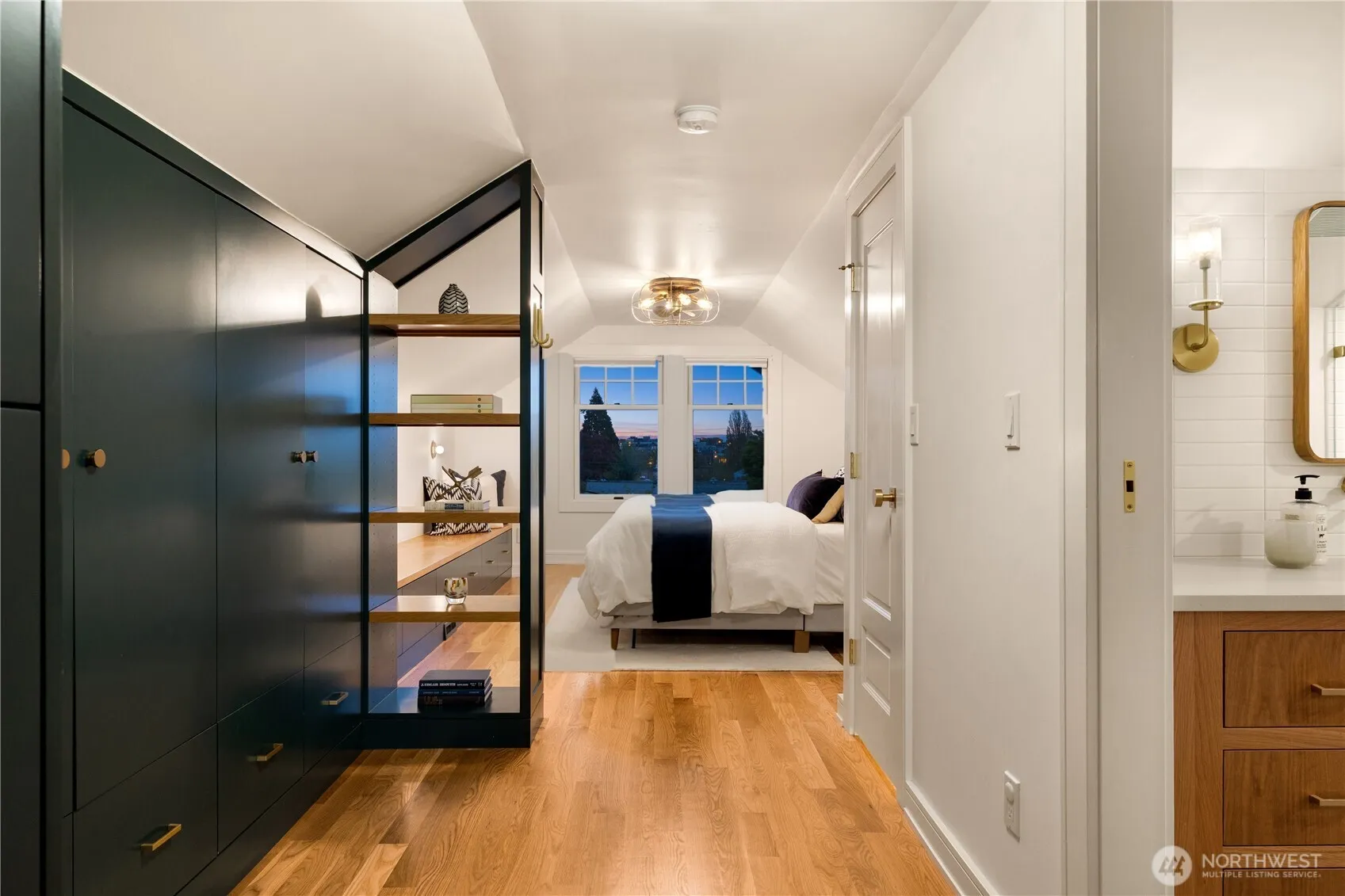 Property photo for 4747 Latona Avenue Ne, Seattle photo 4