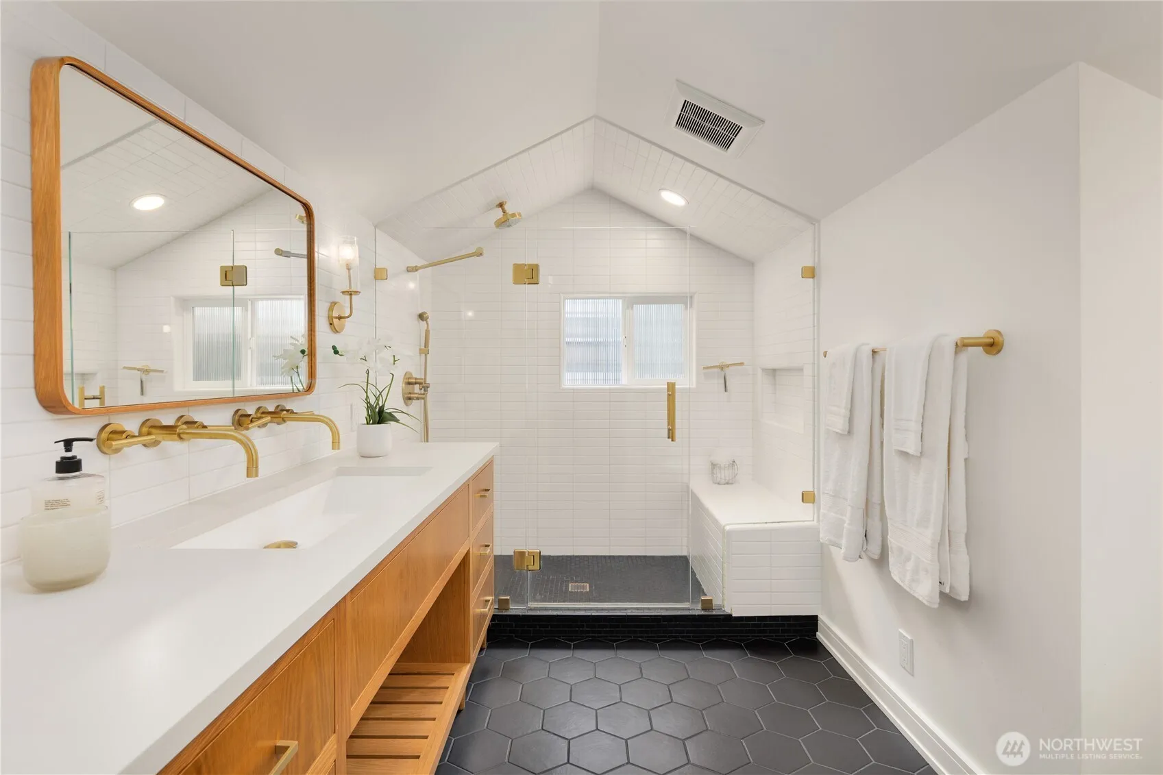 Property photo for 4747 Latona Avenue Ne, Seattle photo 5