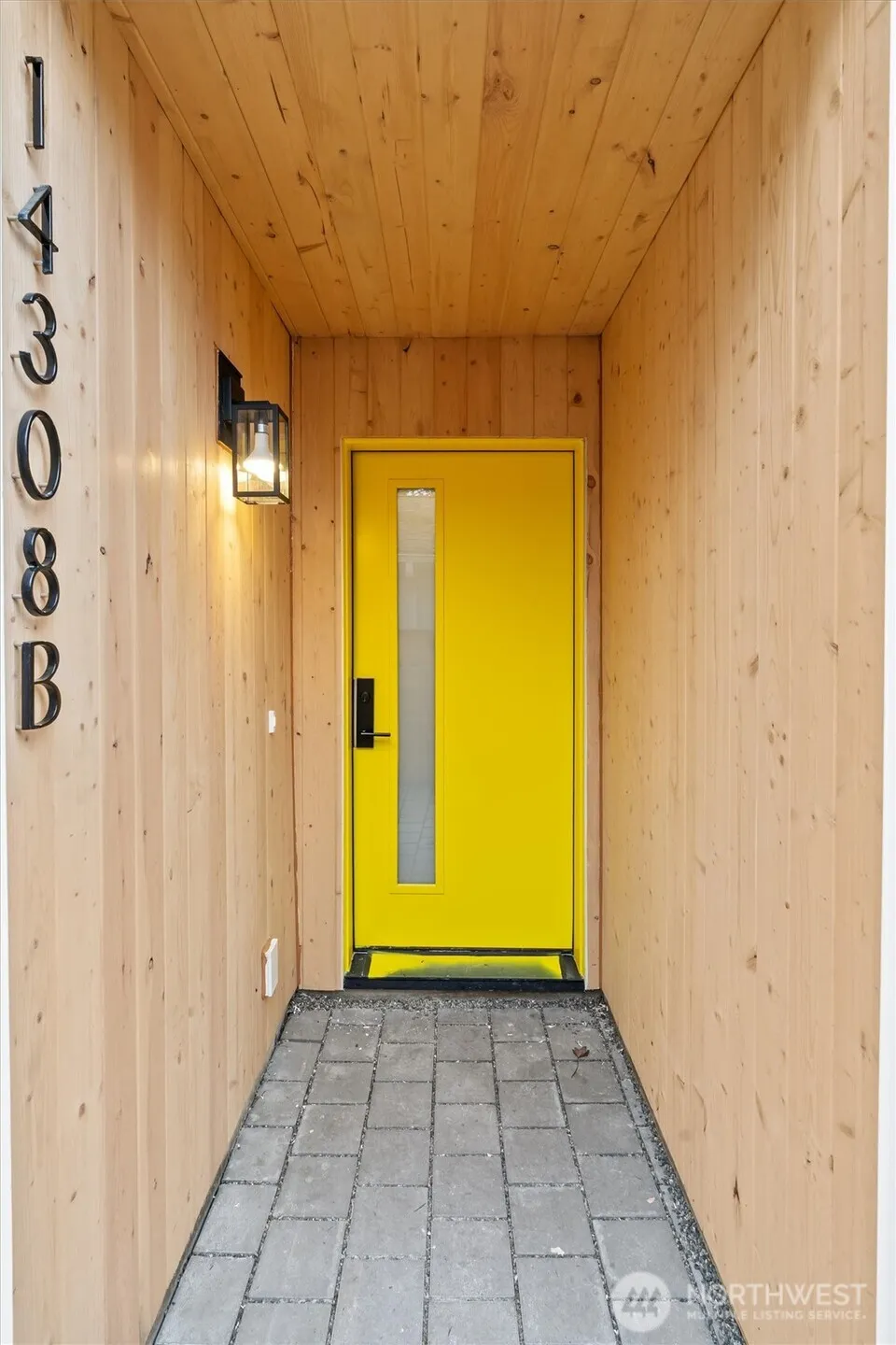 Property photo for 14308 Roslyn Place N #b, Seattle photo 2