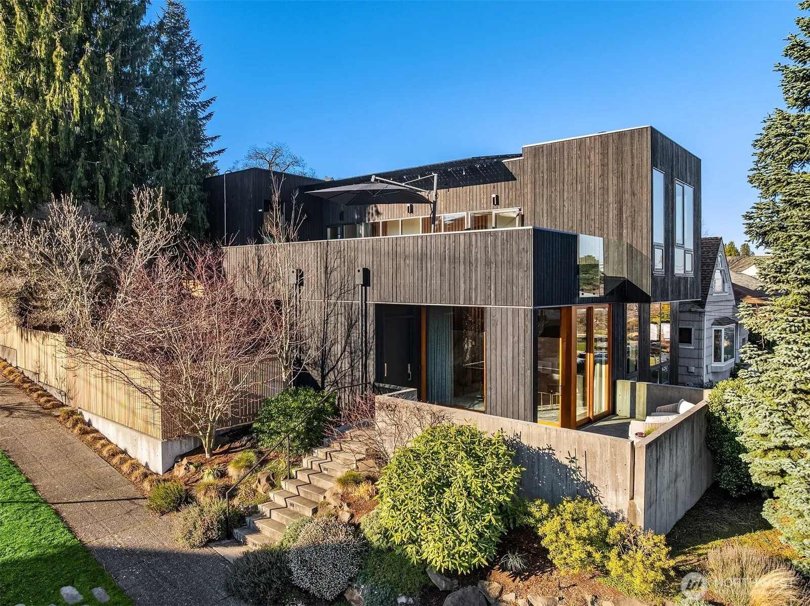 Property photo for 3057 36th Avenue Sw, Seattle photo 2