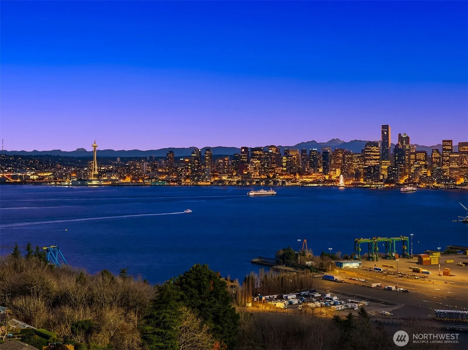 Property photo for 3057 36th Avenue Sw, Seattle photo 4