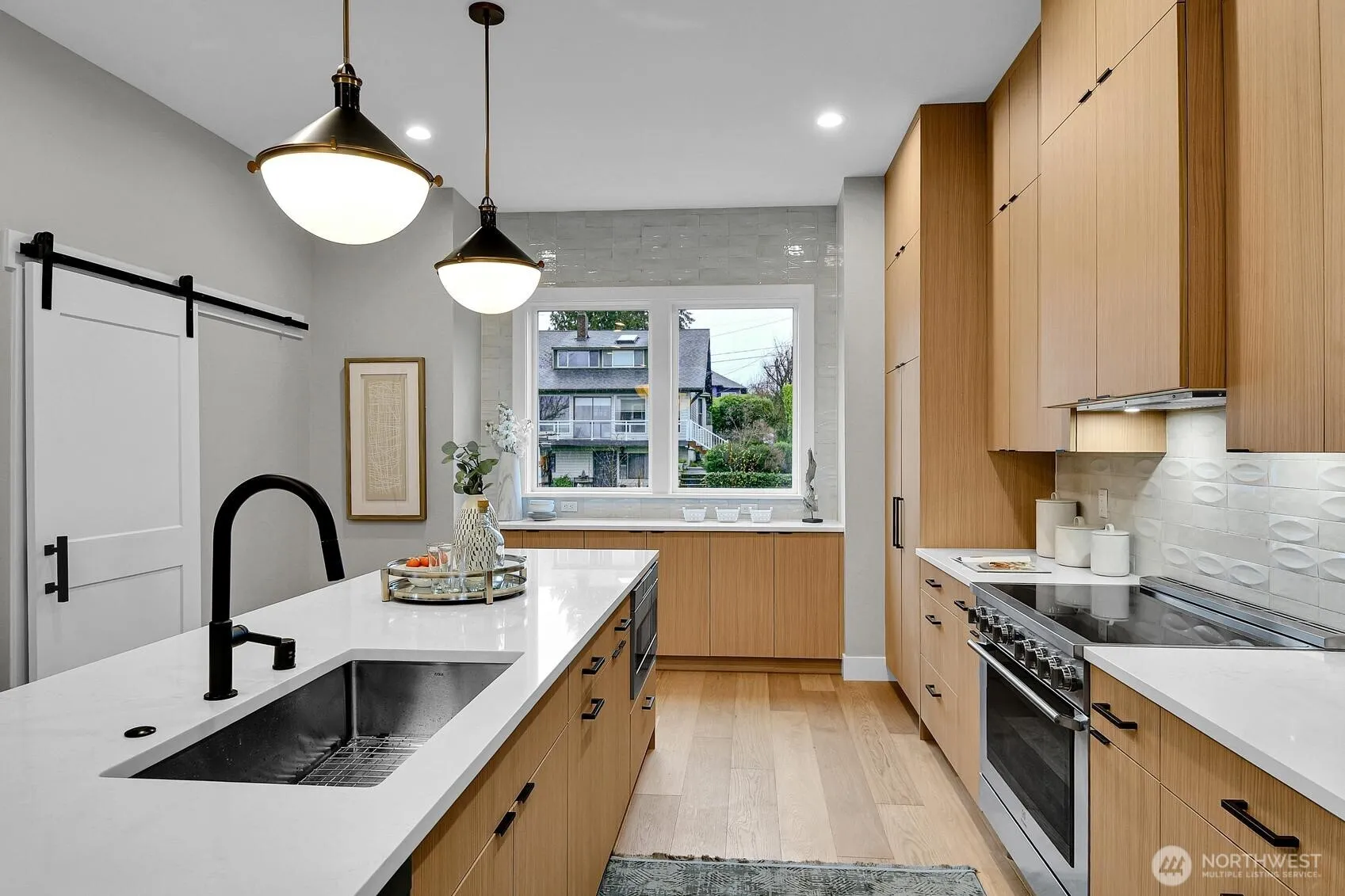 Property photo for 6357 38th Avenue Sw, Seattle photo 4