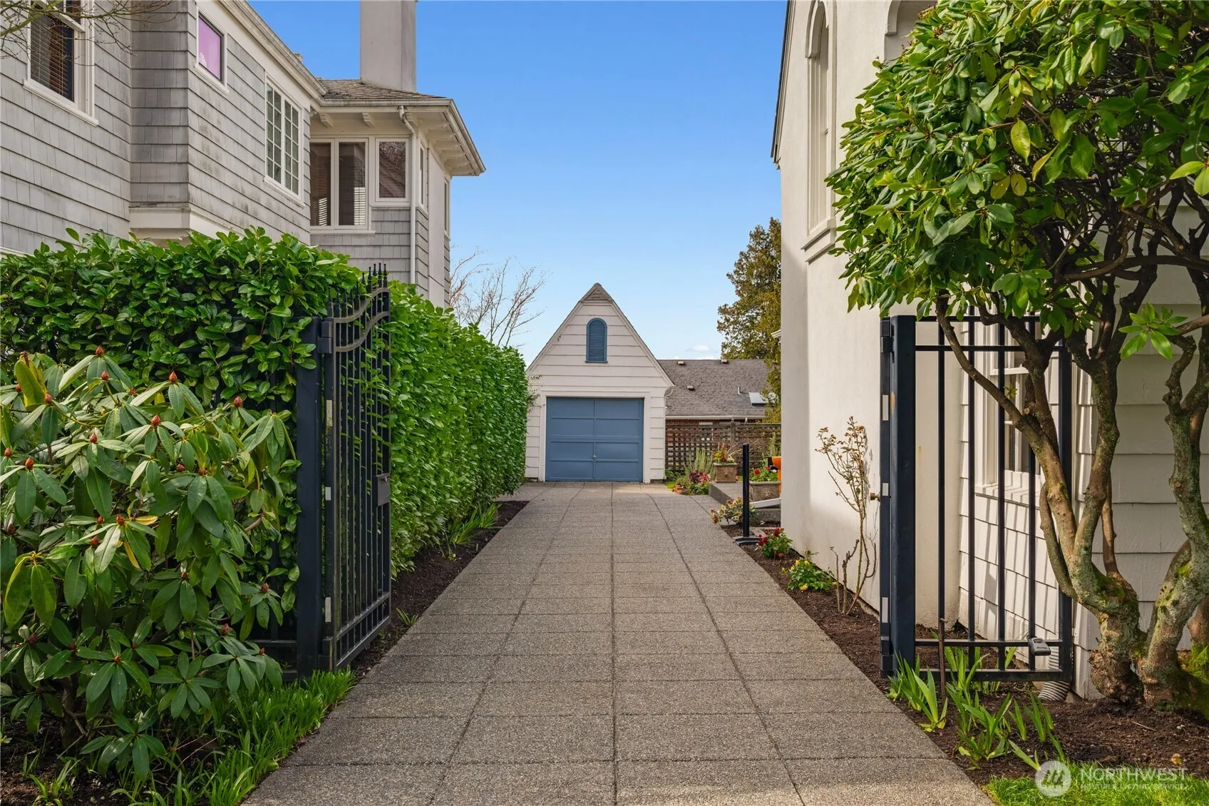Property photo for 1807 Federal Avenue E, Seattle photo 4