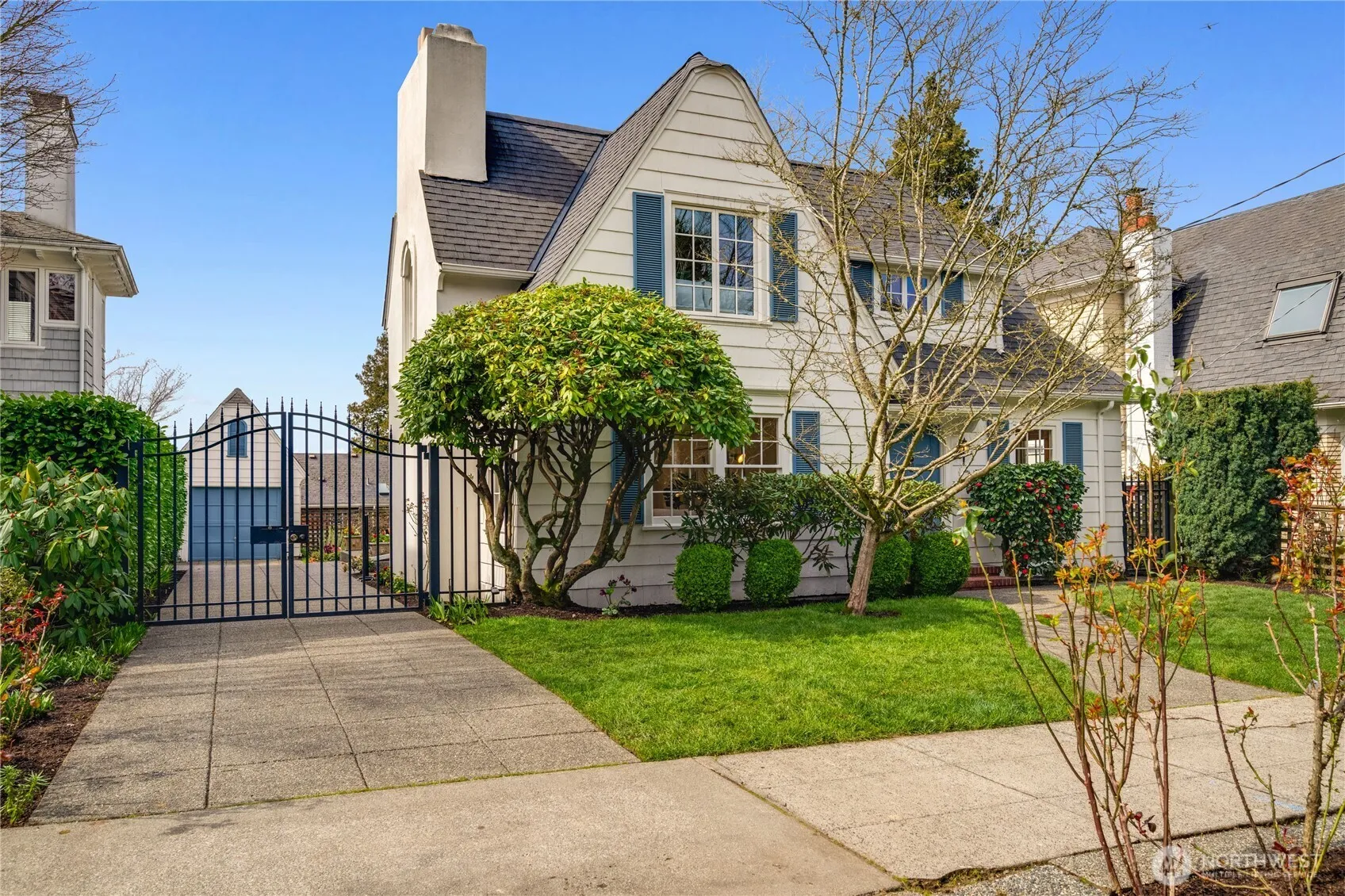 Property photo for 1807 Federal Avenue E, Seattle photo 2