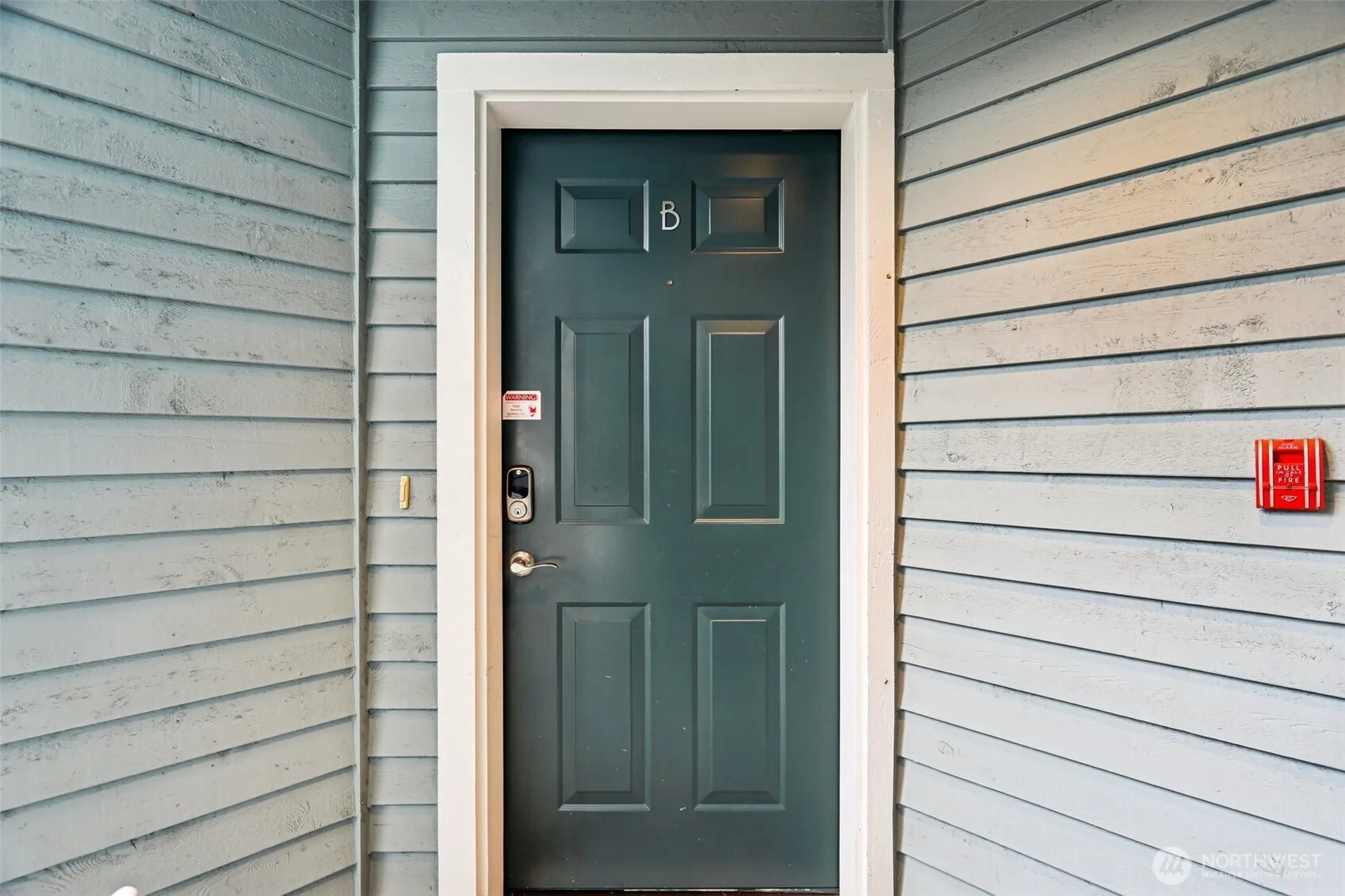 Property photo for 9242 Woodlawn Avenue N #b, Seattle photo 3