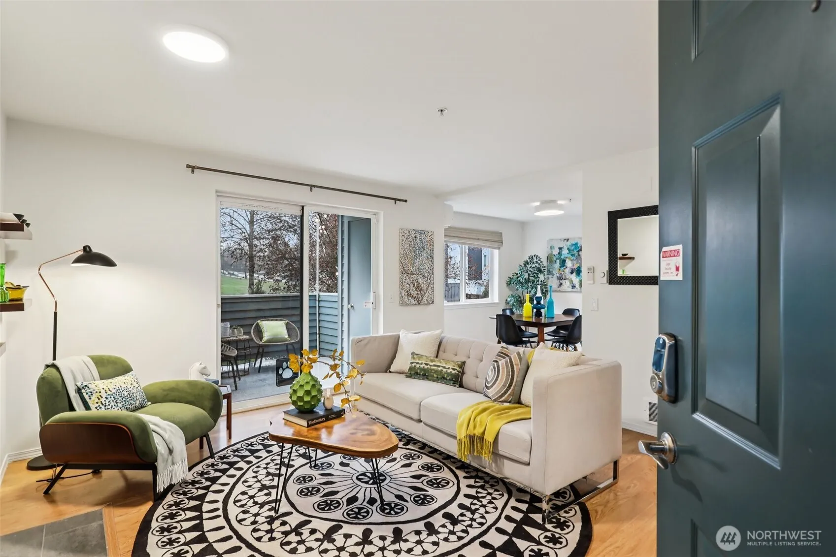 Property photo for 9242 Woodlawn Avenue N #b, Seattle photo 4