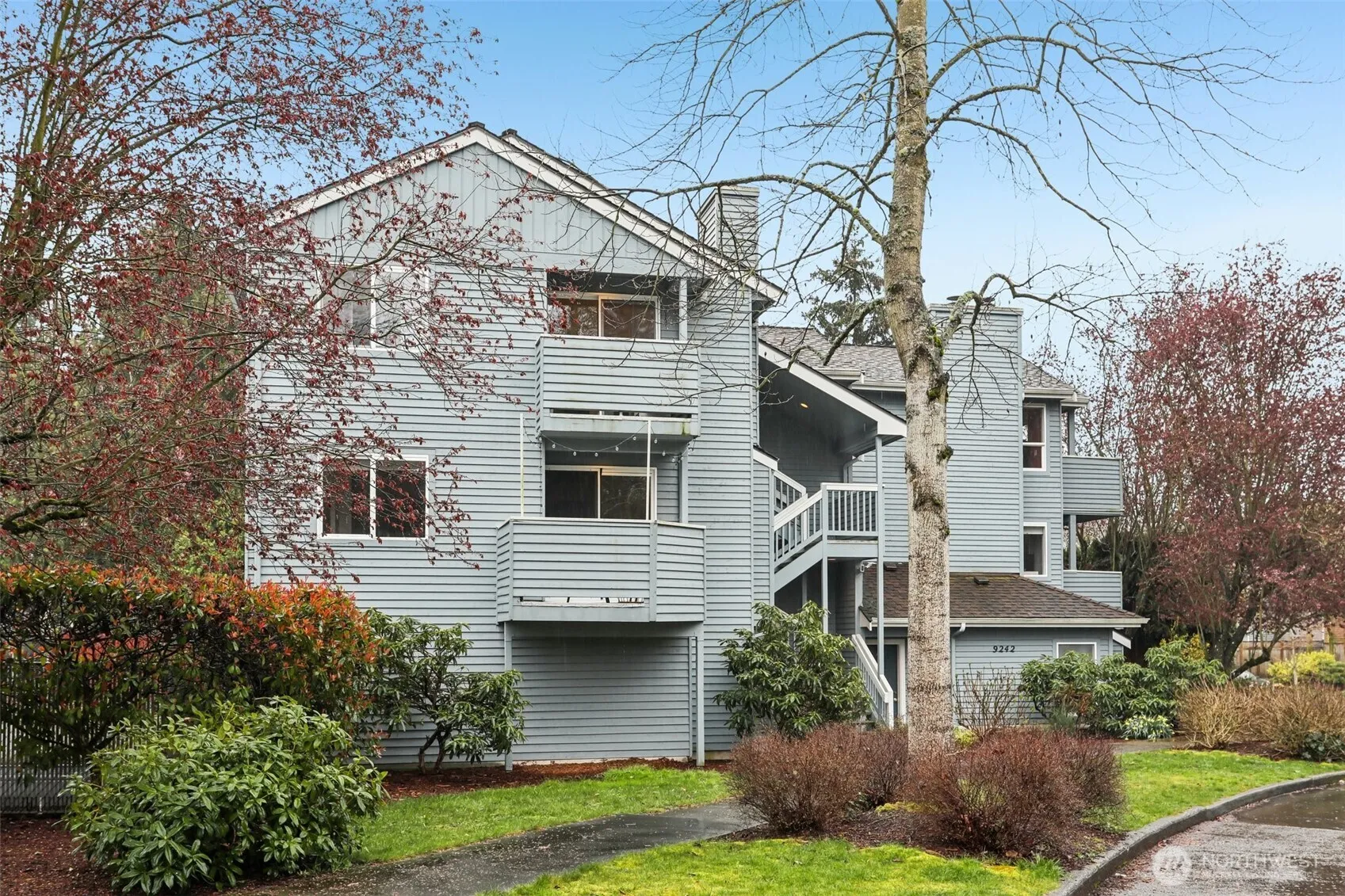 Property photo for 9242 Woodlawn Avenue N #b, Seattle photo 2
