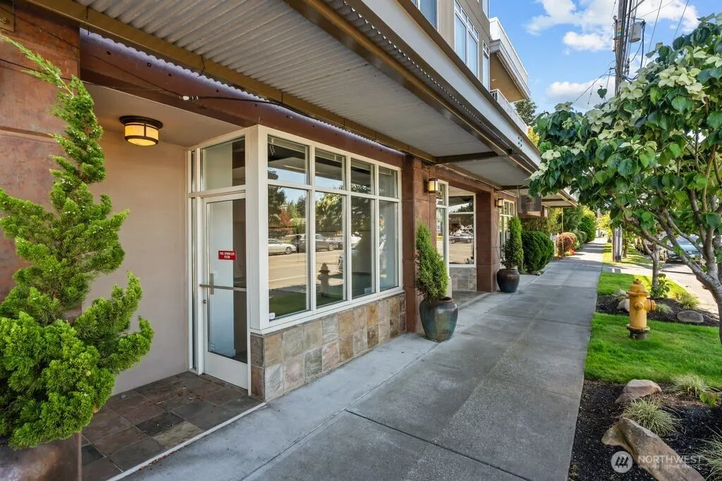 Property photo for 6044 Seaview Avenue Nw #102, Seattle photo 2