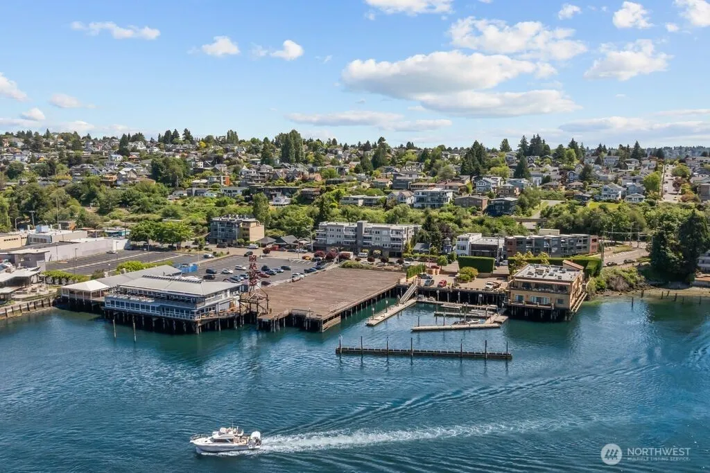 Property photo for 6044 Seaview Avenue Nw #102, Seattle photo 3