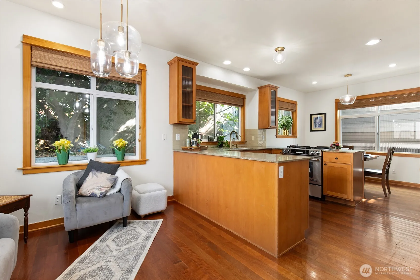 Property photo for 1939 10th Avenue W #b, Seattle photo 3