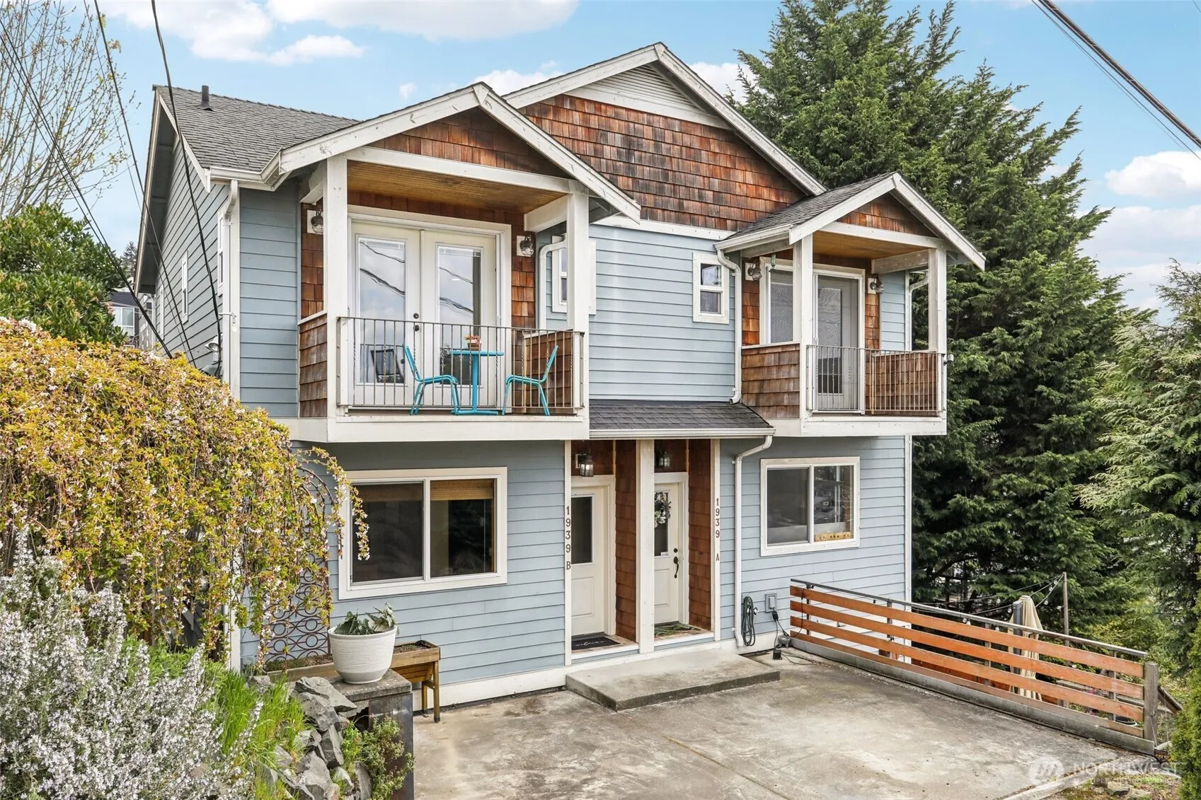 Property photo for 1939 10th Avenue W #b, Seattle