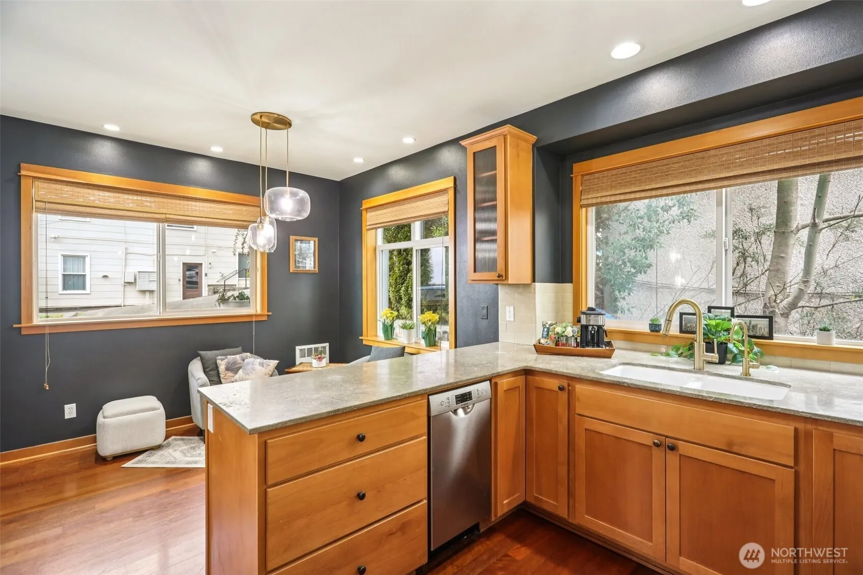 Property photo for 1939 10th Avenue W #b, Seattle photo 4