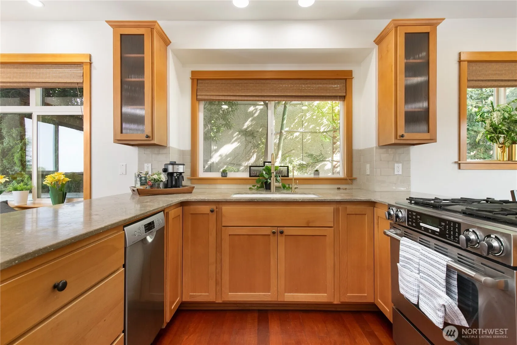Property photo for 1939 10th Avenue W #b, Seattle photo 4