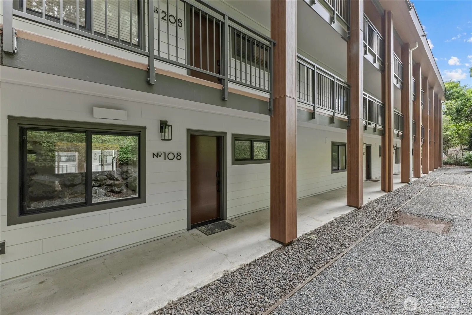 Property photo for 130 105th Avenue Se #108, Bellevue photo 2
