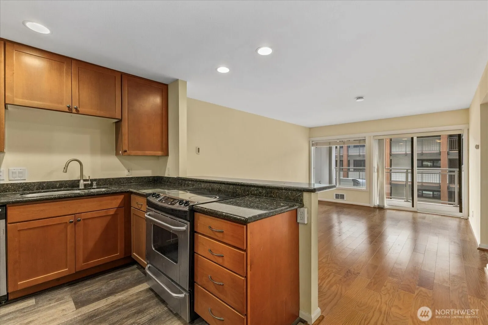 Property photo for 130 105th Avenue Se #108, Bellevue photo 3