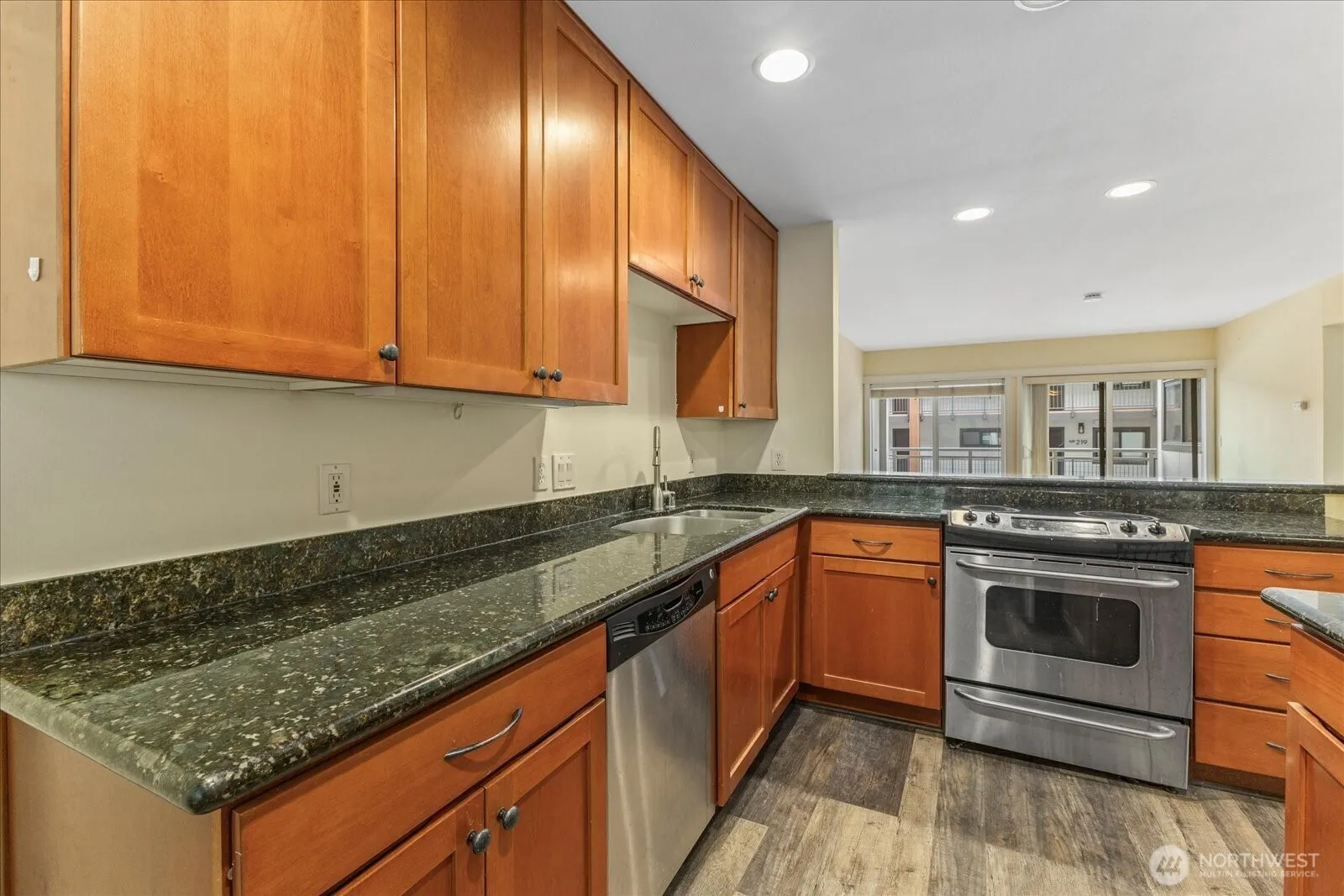 Property photo for 130 105th Avenue Se #108, Bellevue photo 5