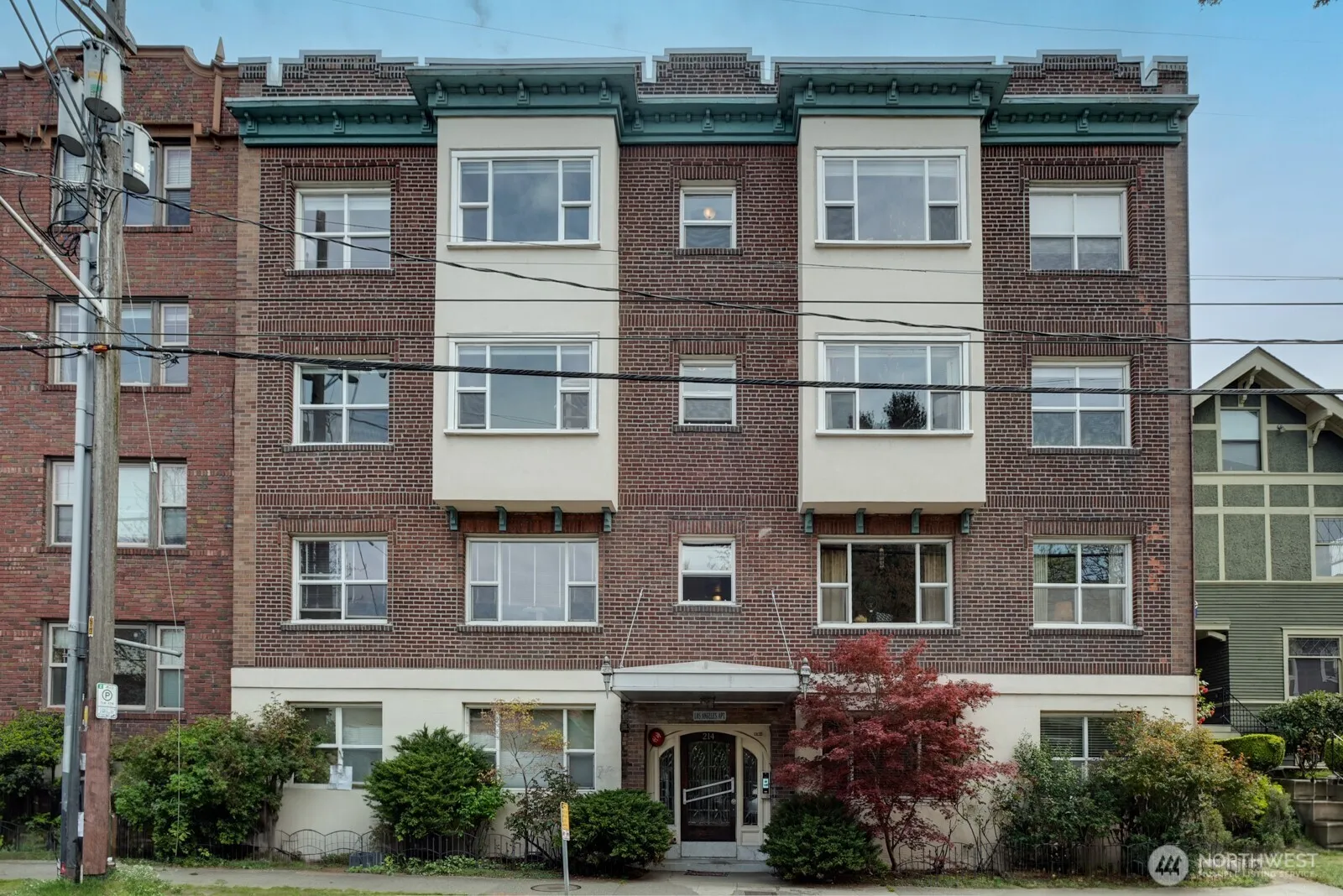 Property photo for 214 Summit Avenue E #402, Seattle photo 2