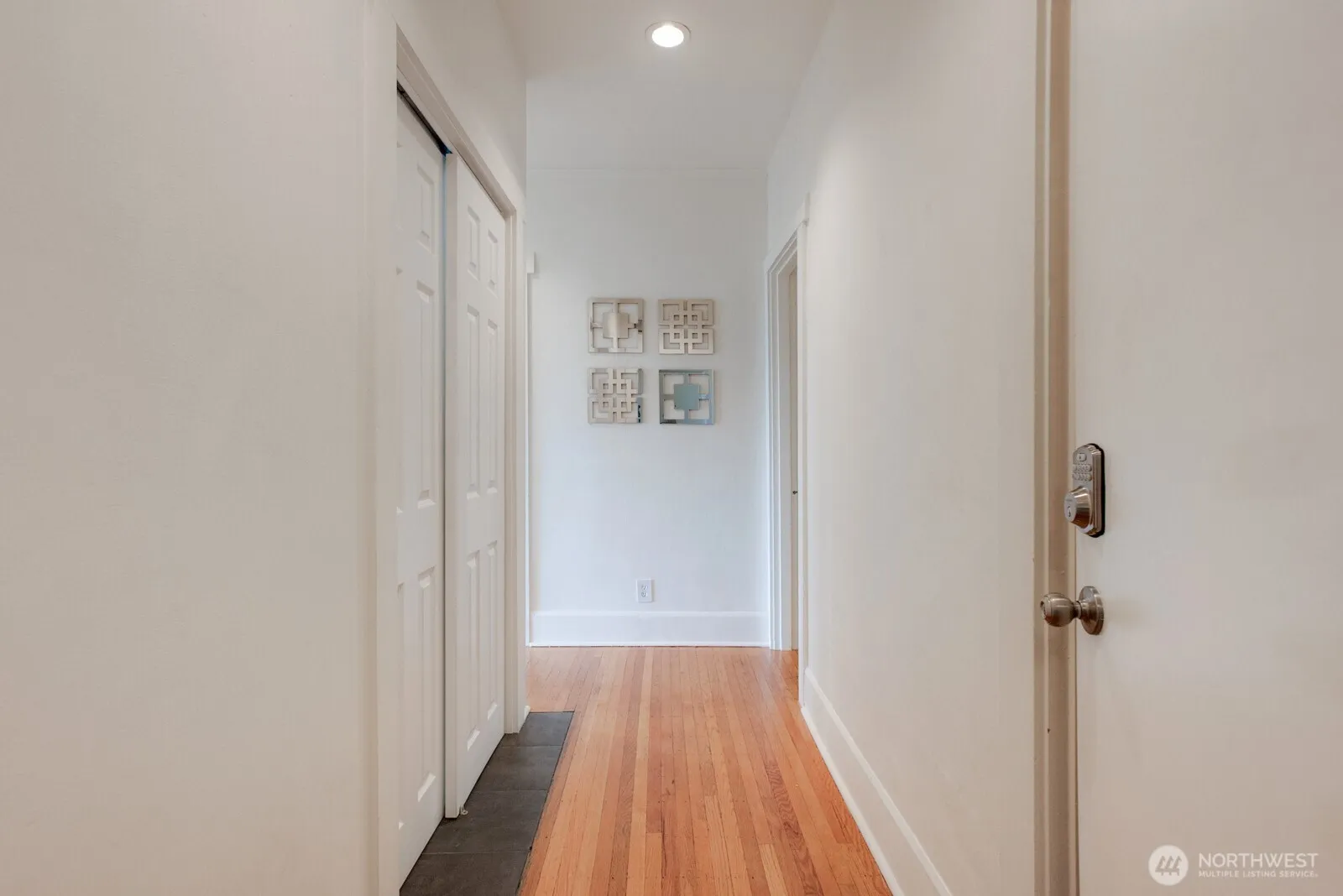 Property photo for 214 Summit Avenue E #402, Seattle photo 3