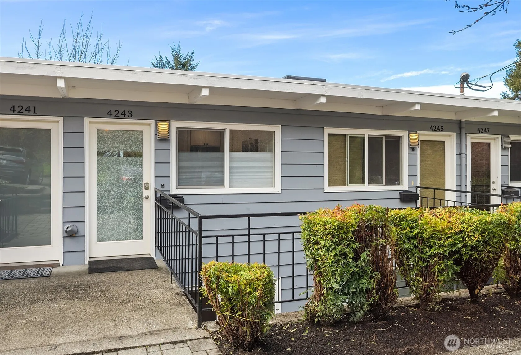 Property photo for 4243 Palatine Avenue N, Seattle photo 2