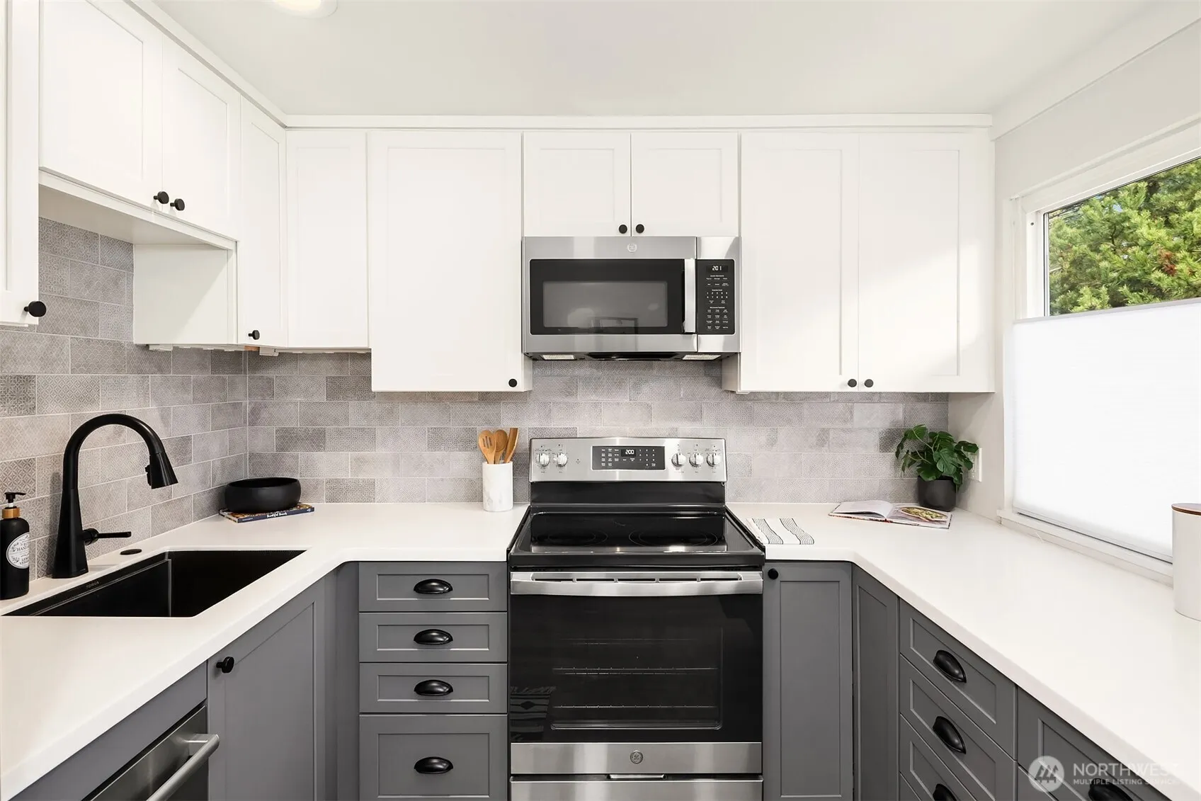 Property photo for 4243 Palatine Avenue N, Seattle photo 5